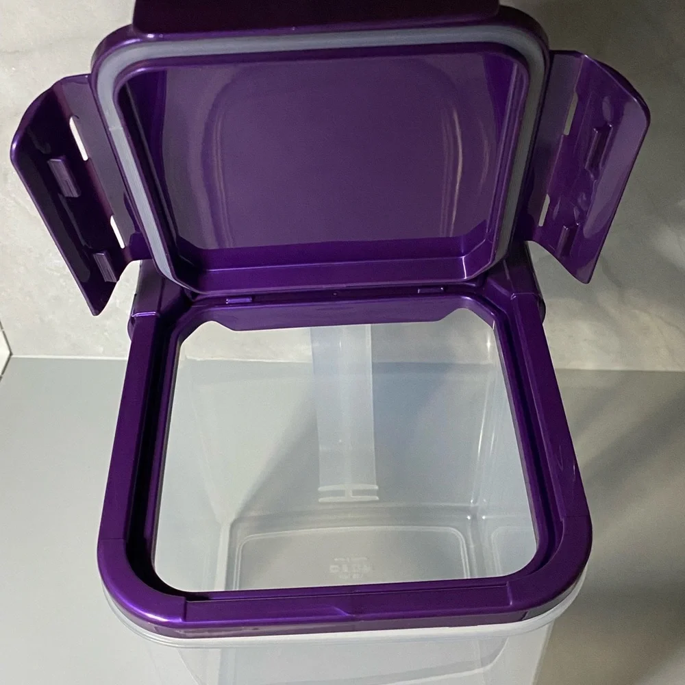 LocknLock Food Storage Container - Picture 2 of 3